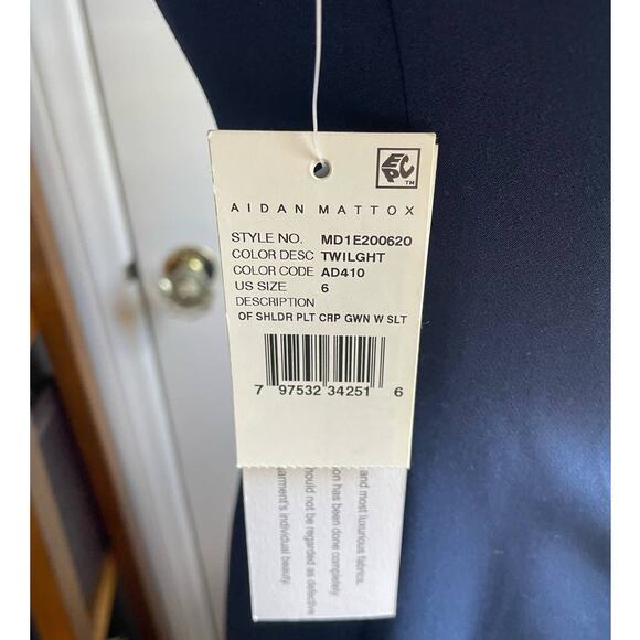 NWT Aidan Mattox Off-the-Shoulder Pleated Crepe Gown Twilight Navy Size 6 - Picture 11 of 12